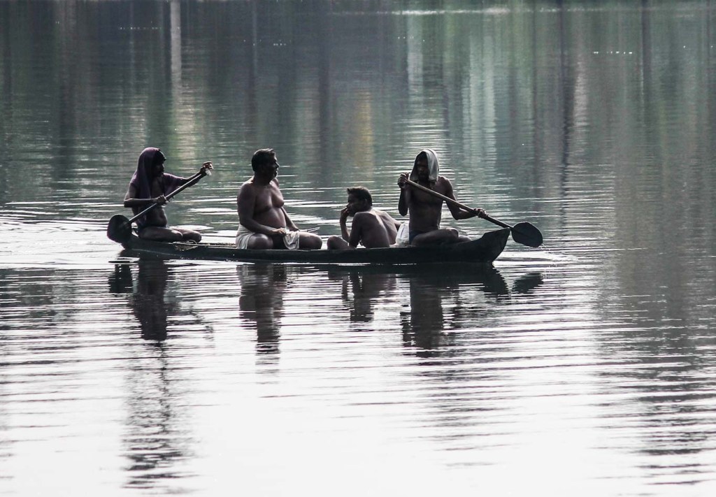 Men in canoe at Kadamakudy Islands 